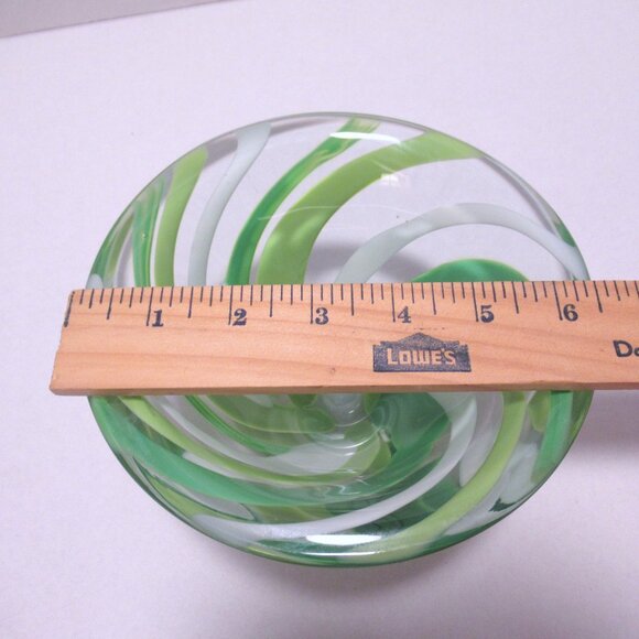Green swirled bowl/vase - Picture 10 of 15